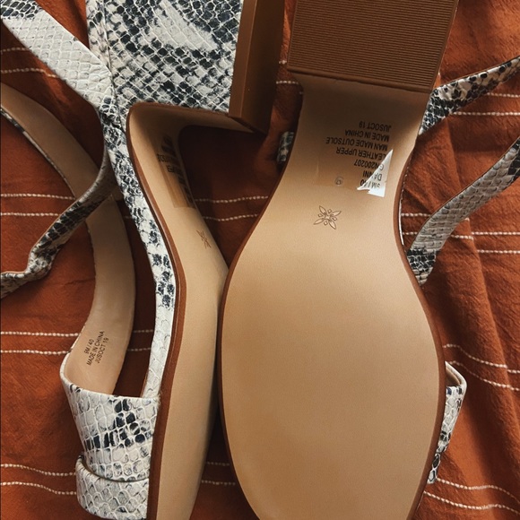 Block Heel - Ivory Snake Print - size 9 - Picture 6 of 7